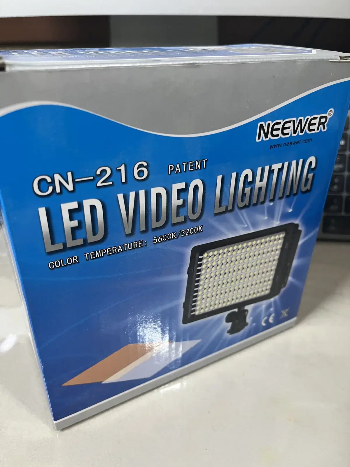 휴대용 LED 조명 / NEEWER CN-216