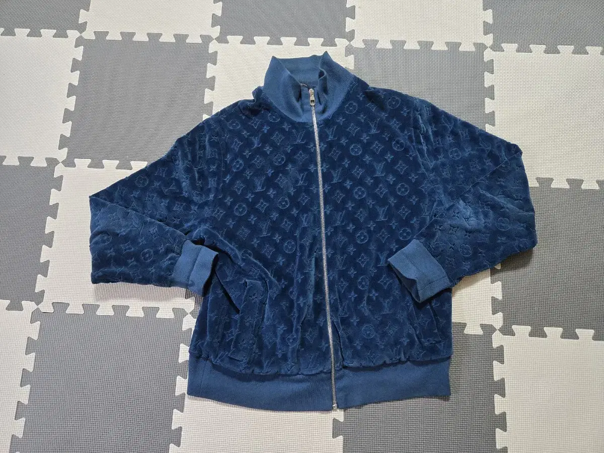 Louis Vuitton Velour Zip-up L