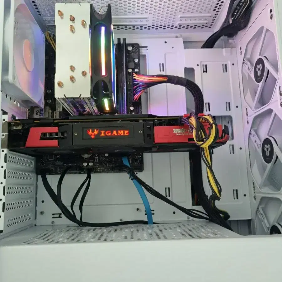 (대박 할인) i5 9400F 예쁜 화이트 컴퓨터 본체