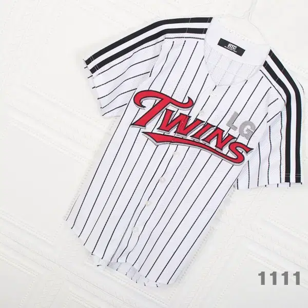 L.G. Twins Byung-Kyu Lee sign jersey size 85