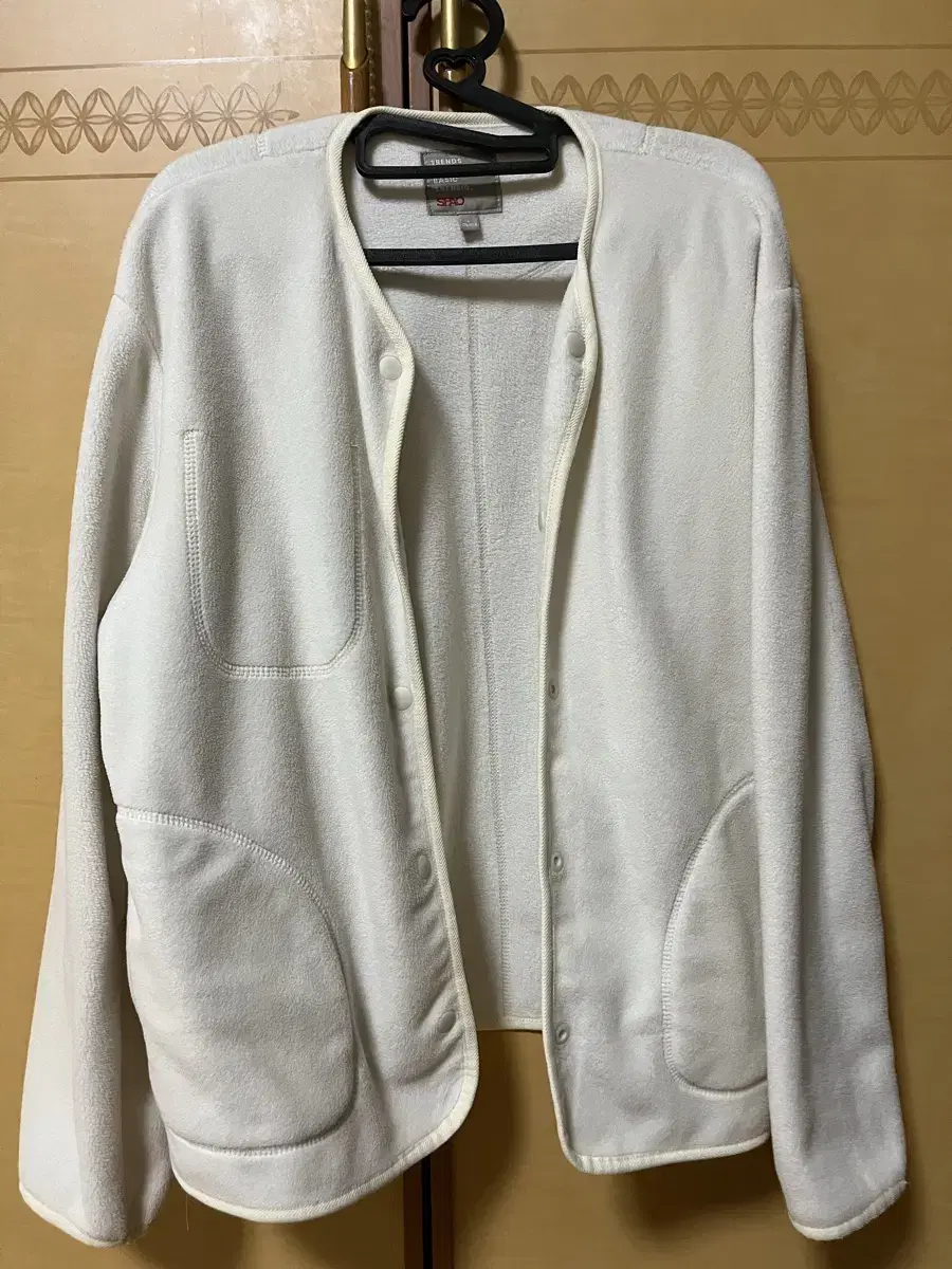 Spao Furis Cardigan (White, Black )