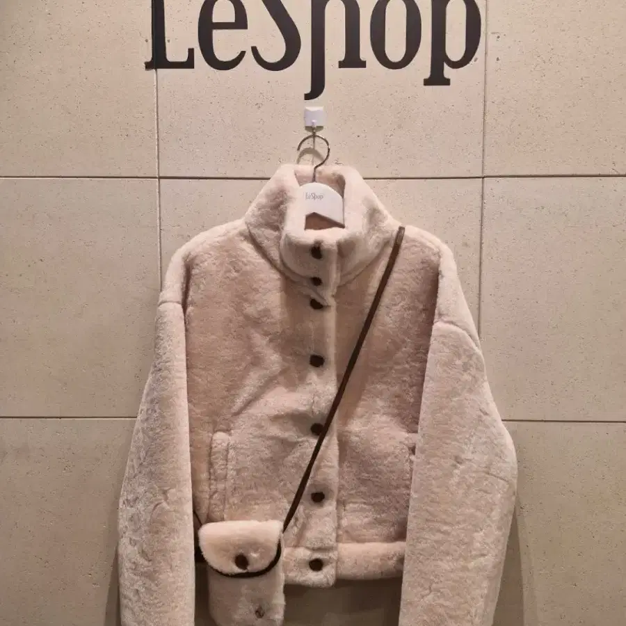 르샵 Leshop 퍼자켓 판매해요