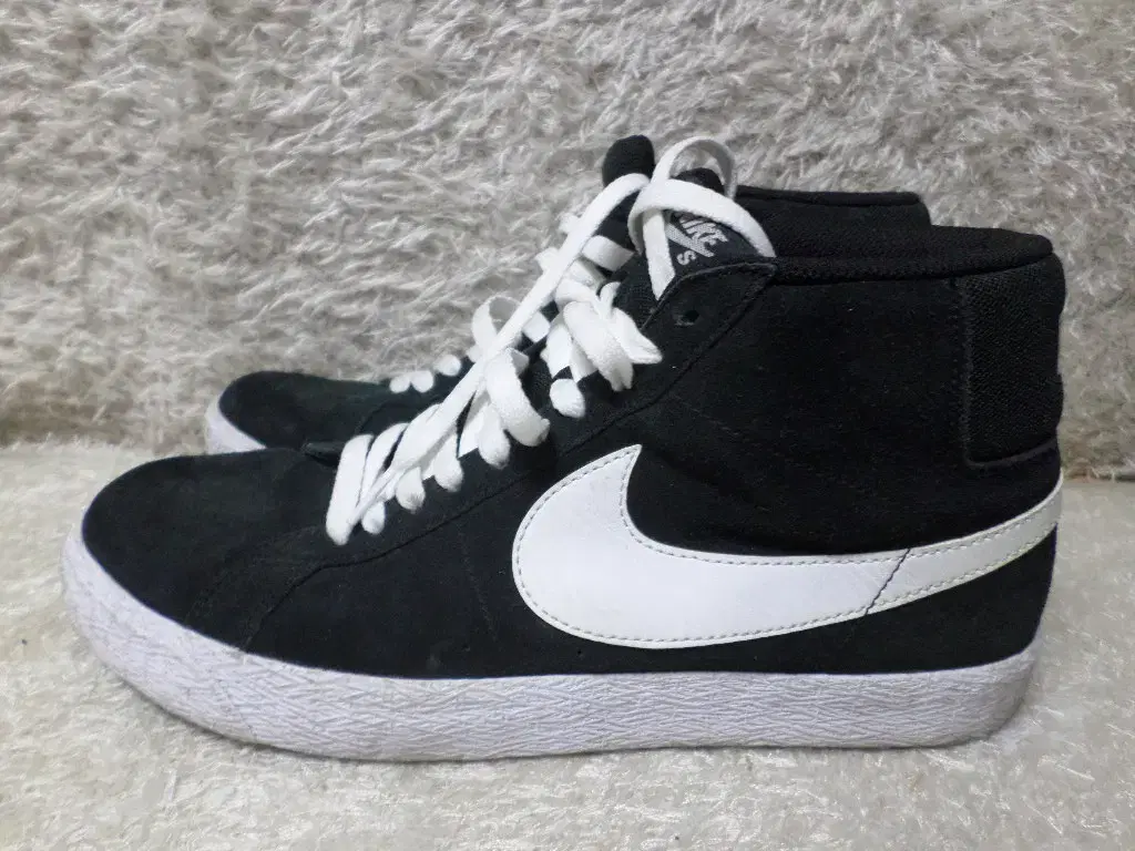 BettyBoomGuesse 275 Nike SB Blazer Black High Sneakers Used Shoes