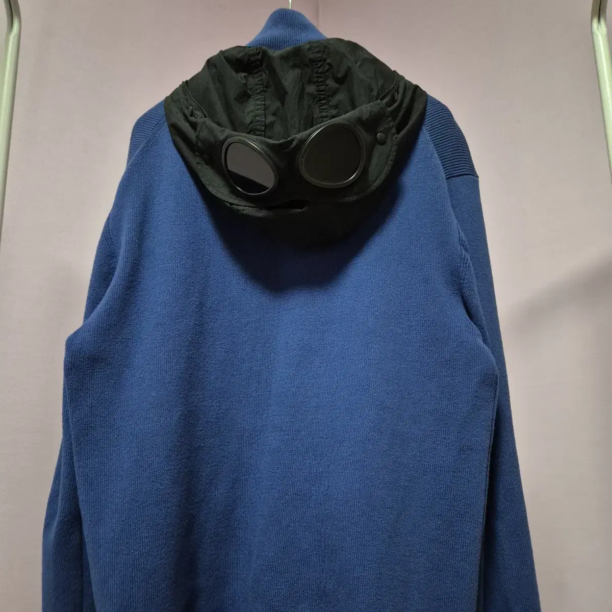 [good condition + removable hat] CP Company Goggle Hooded Zip-Up Sweater