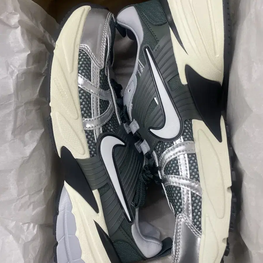 NIKE V2K RUN 나이키 V2K 런 빈티지 그린 260mm