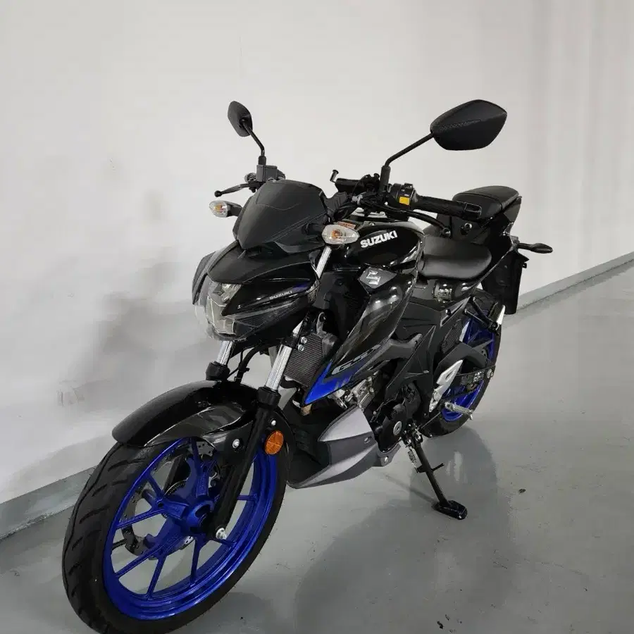 23년식 스즈키 gsx-s125 신차컨디션 판매합니다.