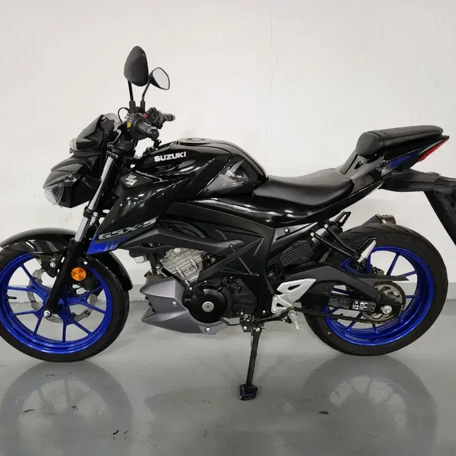 23년식 스즈키 gsx-s125 신차컨디션 판매합니다.