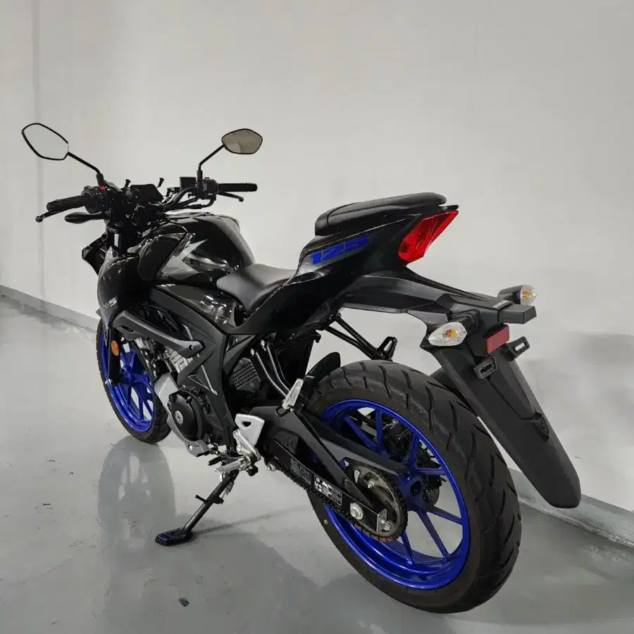 23년식 스즈키 gsx-s125 신차컨디션 판매합니다.