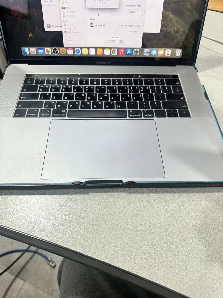 MacBook Pro 15-inch 2018 Tourette's Case with LCD