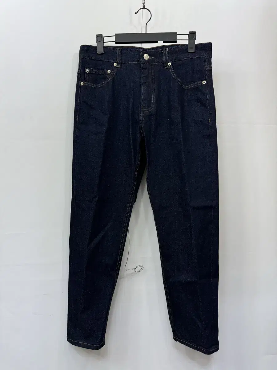 1) Ampre Jeans