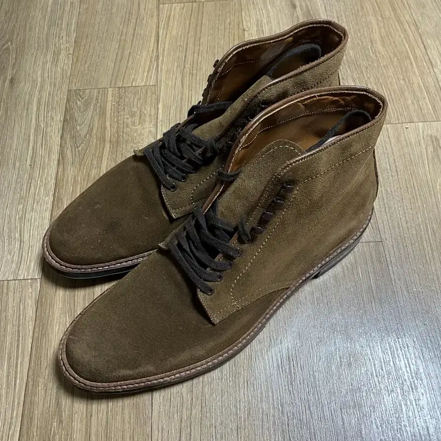 Snuff Suede Plain Toe Boot /alden / 알든