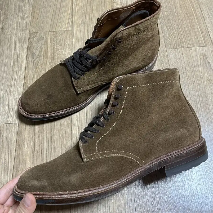 Snuff Suede Plain Toe Boot /alden / 알든