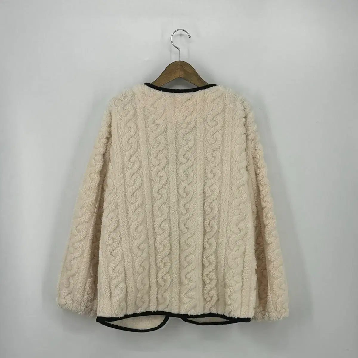 브이넥 꽈배기 양털 가디건 (XL size / IVORY)