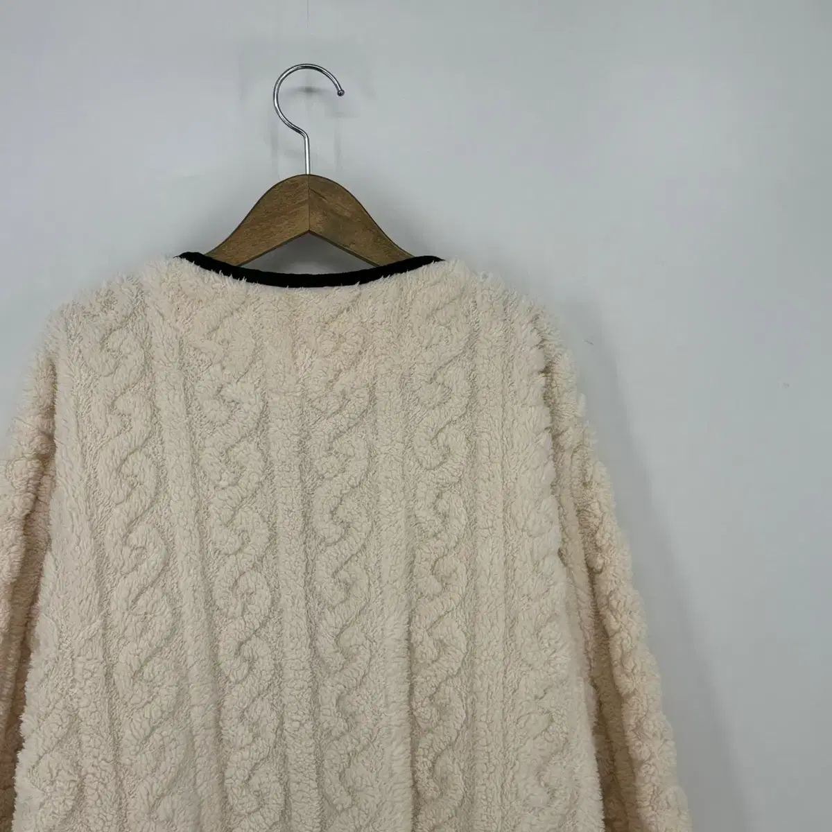 브이넥 꽈배기 양털 가디건 (XL size / IVORY)