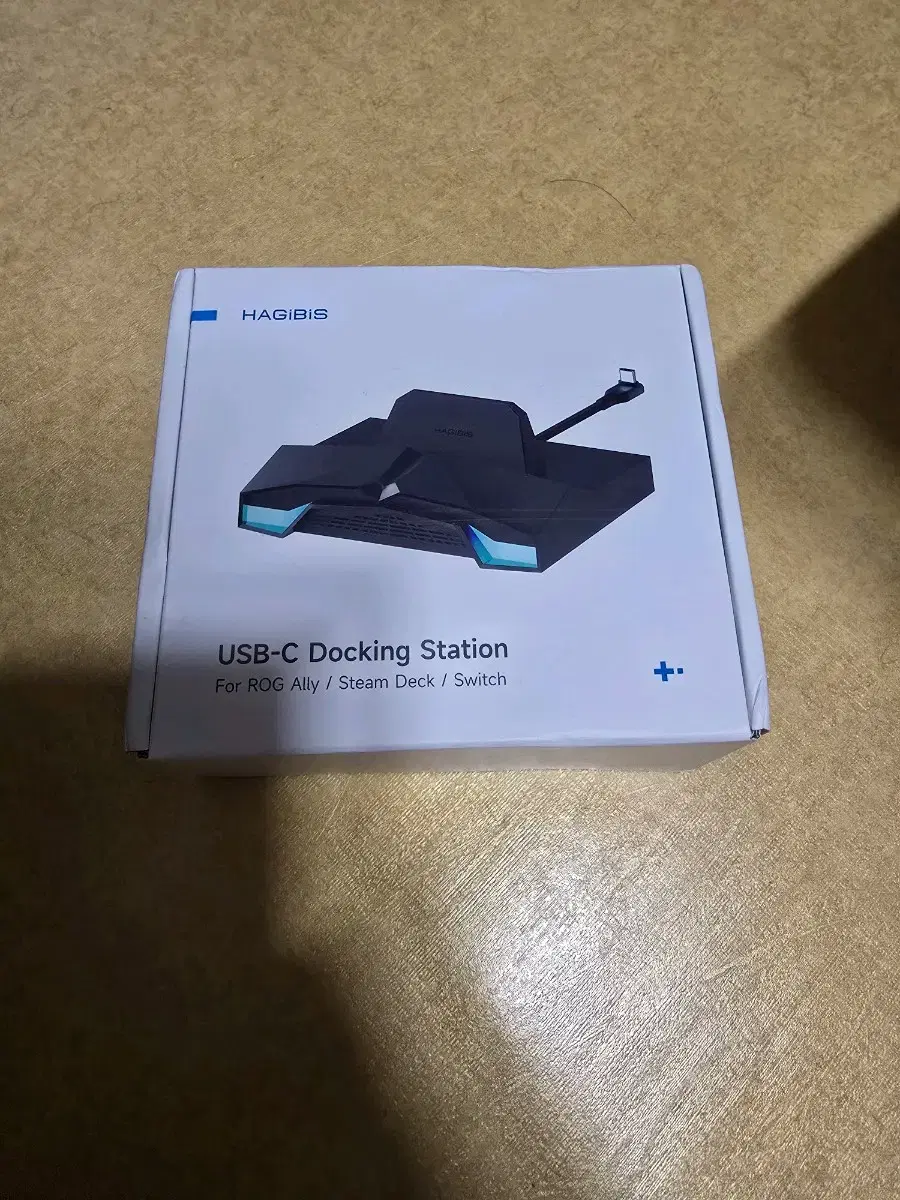 하기비스 USB-C 도킹 스테이션 팝니다.