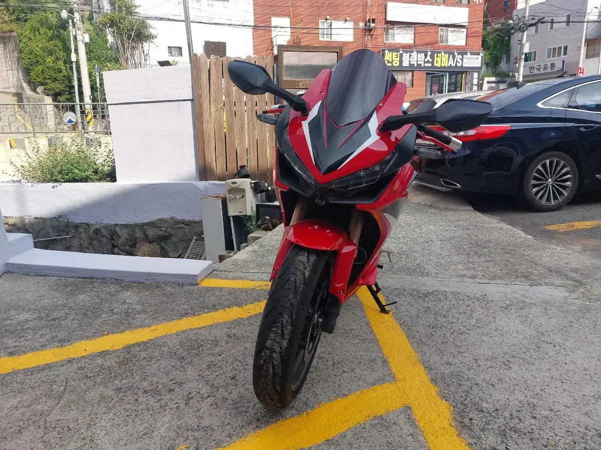 23년 4월 출고 cbr500r 4300km 레드컬러 팝니다.