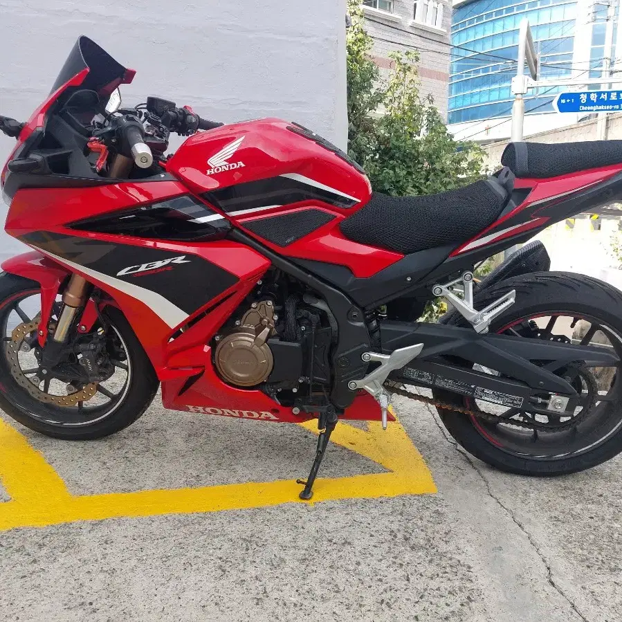 23년 4월 출고 cbr500r 4300km 레드컬러 팝니다.