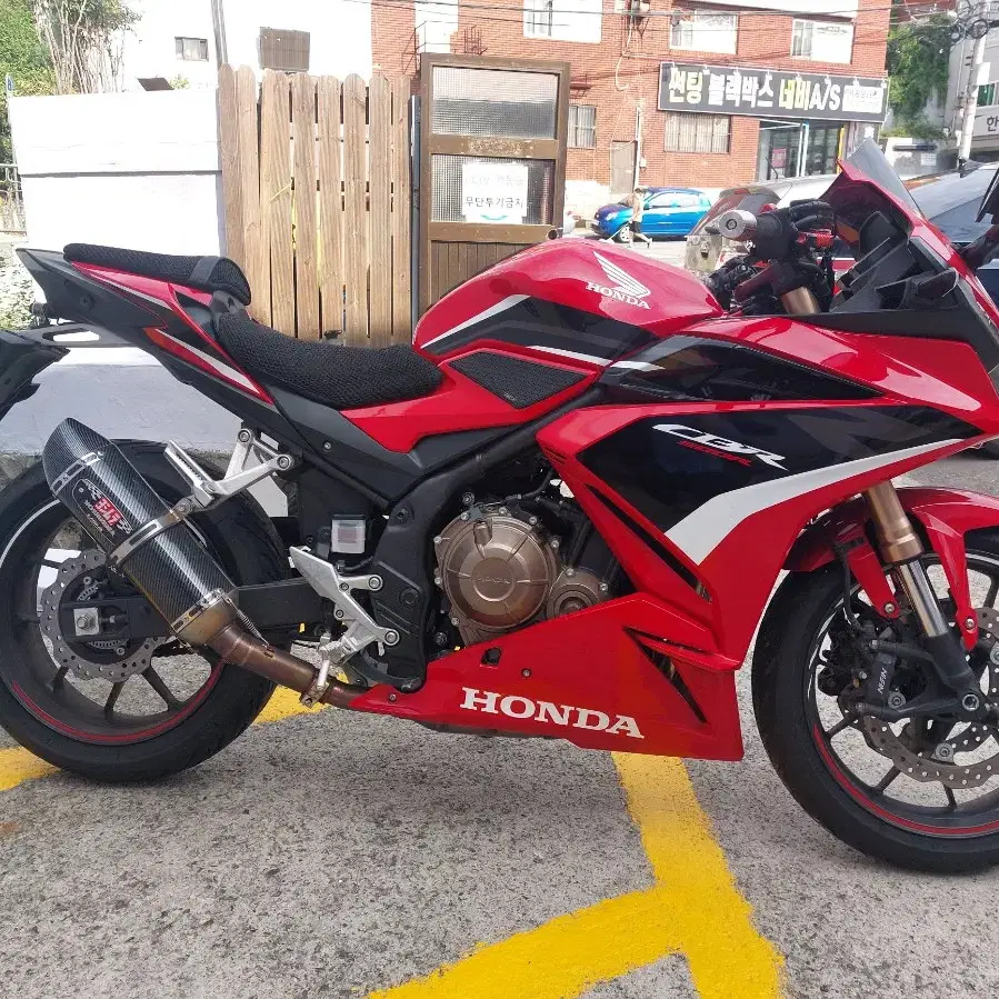 23년 4월 출고 cbr500r 4300km 레드컬러 팝니다.