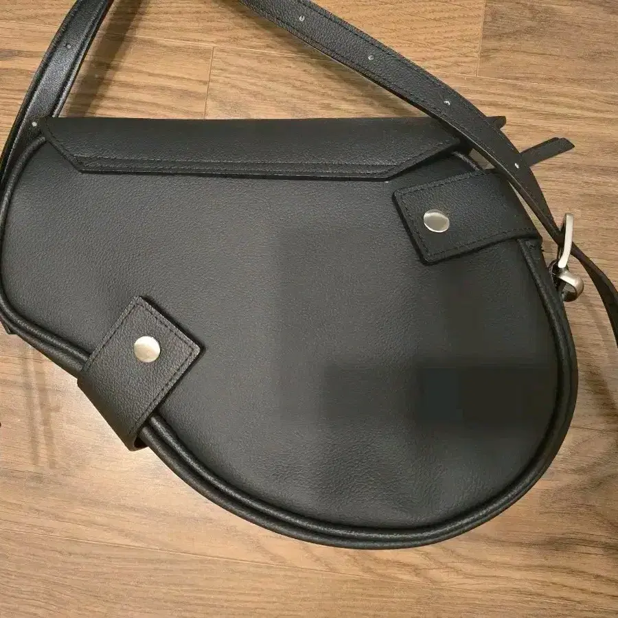 이우가마카라스 H-Buckle Holster bag