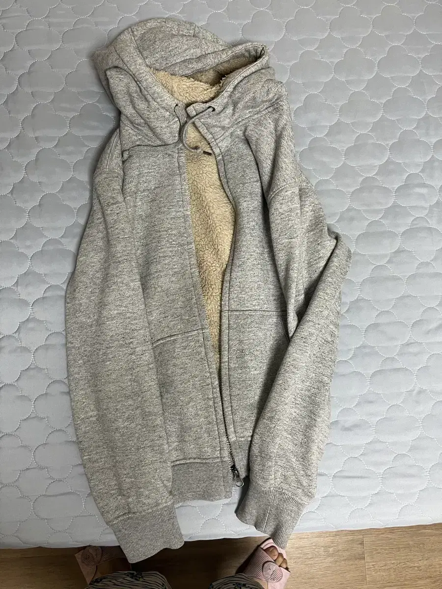 Uniqlo Boa Hoodie Zip Up