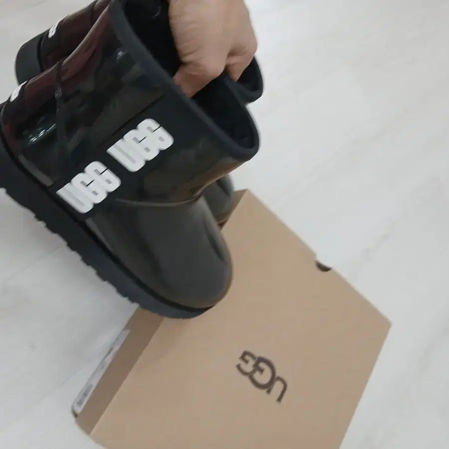 새제품 UGG 클래식클리어미니 정품 230~35