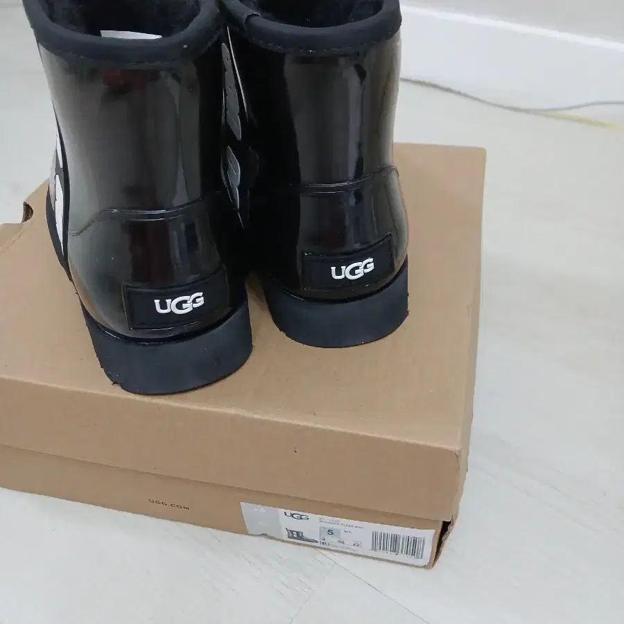 새제품 UGG 클래식클리어미니 정품 230~35