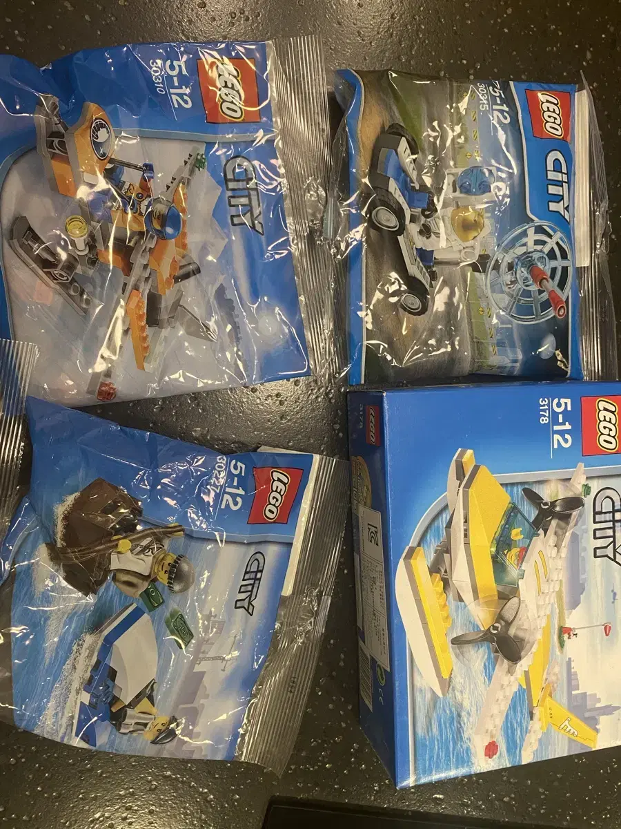 LEGO City 3178 and multiple polybags