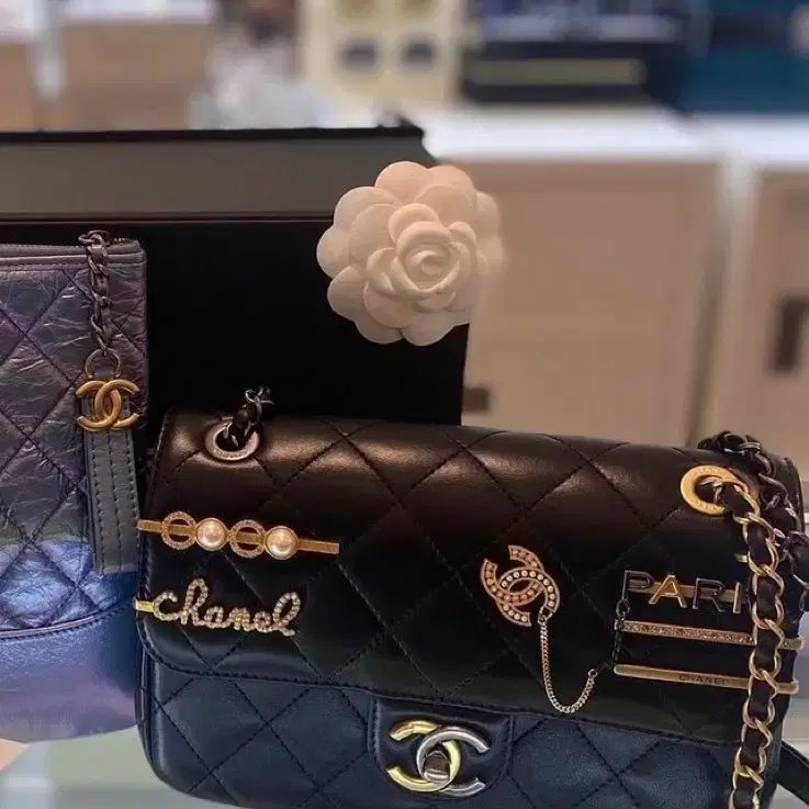 샤넬 chanel 스몰 참장식 플랩백 리미티드 (새상품) 사진 1