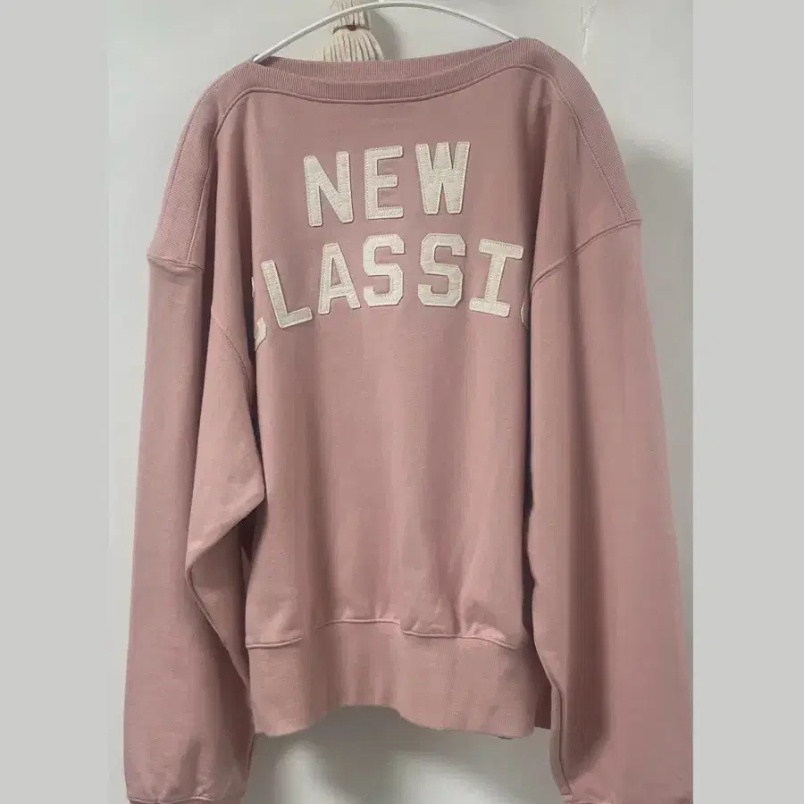 노앙 보트넥 NEW CLASSIC SWEATSHIRT 스웻셔츠