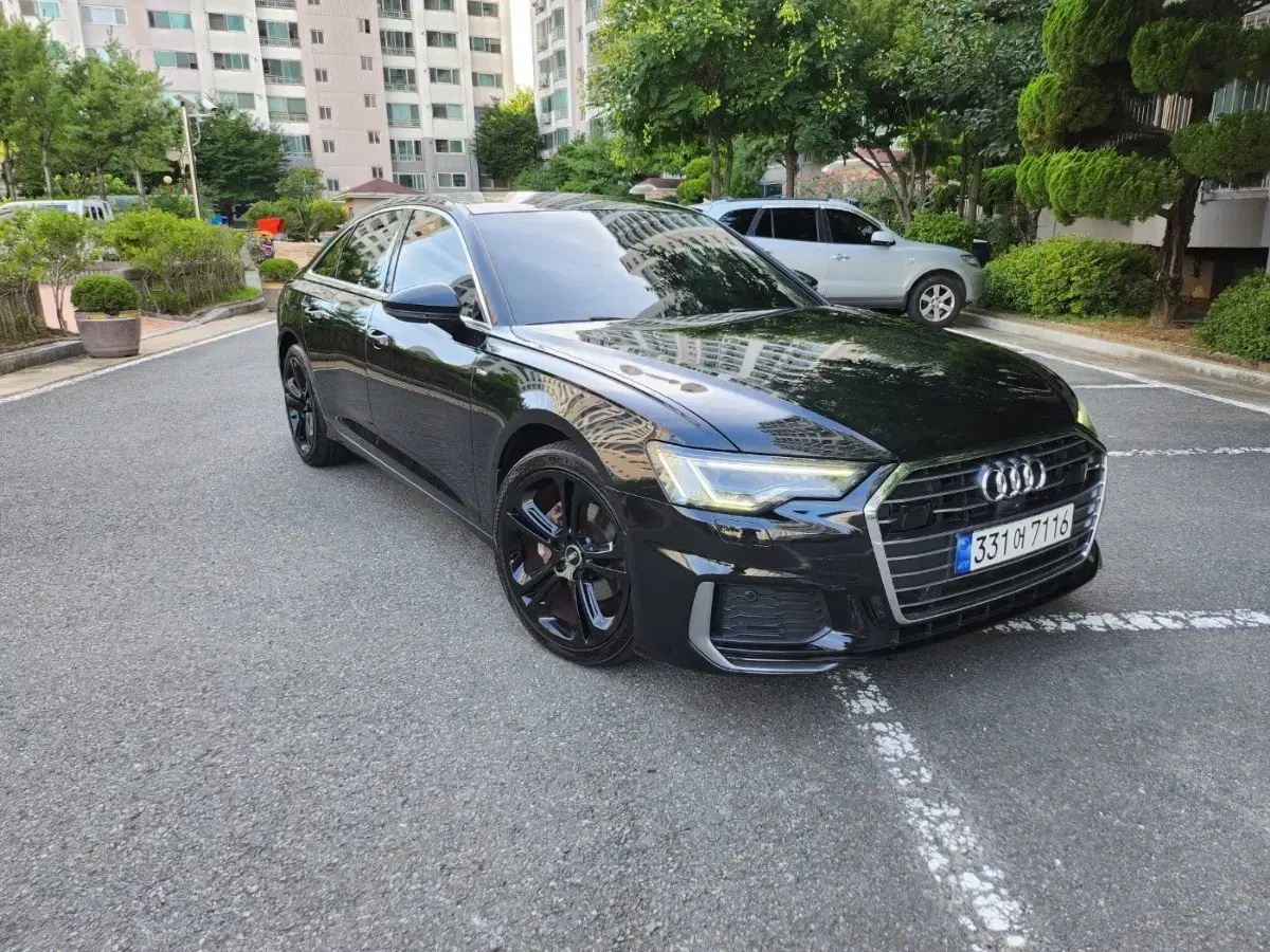 아우디 A6(5세대) 40TDI 프리미엄 검정 팝니다.