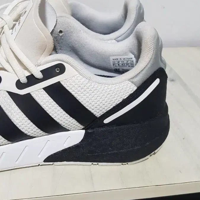 택포 255~260 정품 ADIDAS BOOST 왕쿠션 경량 스니커즈!