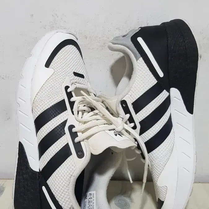 택포 255~260 정품 ADIDAS BOOST 왕쿠션 경량 스니커즈!