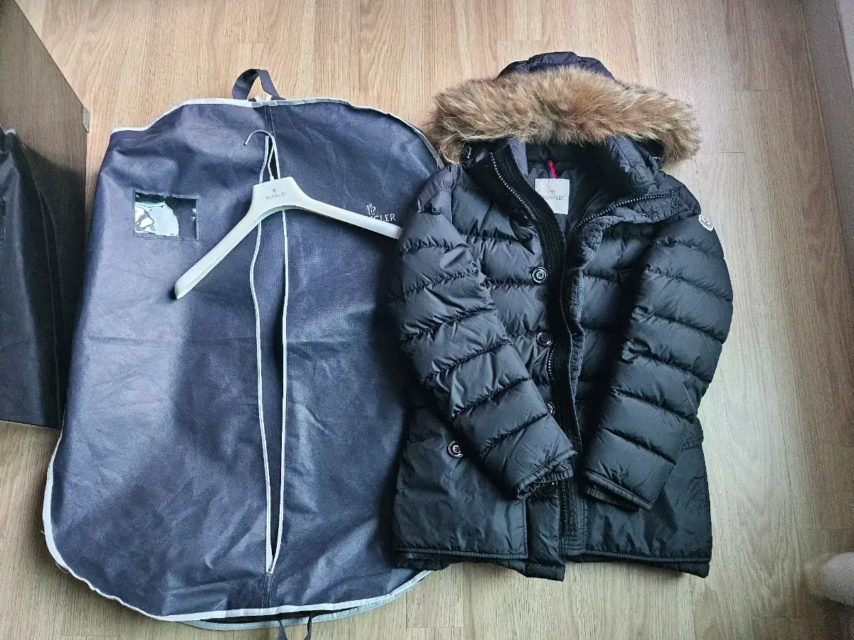 Moncler Clooney Padded Black 1 size