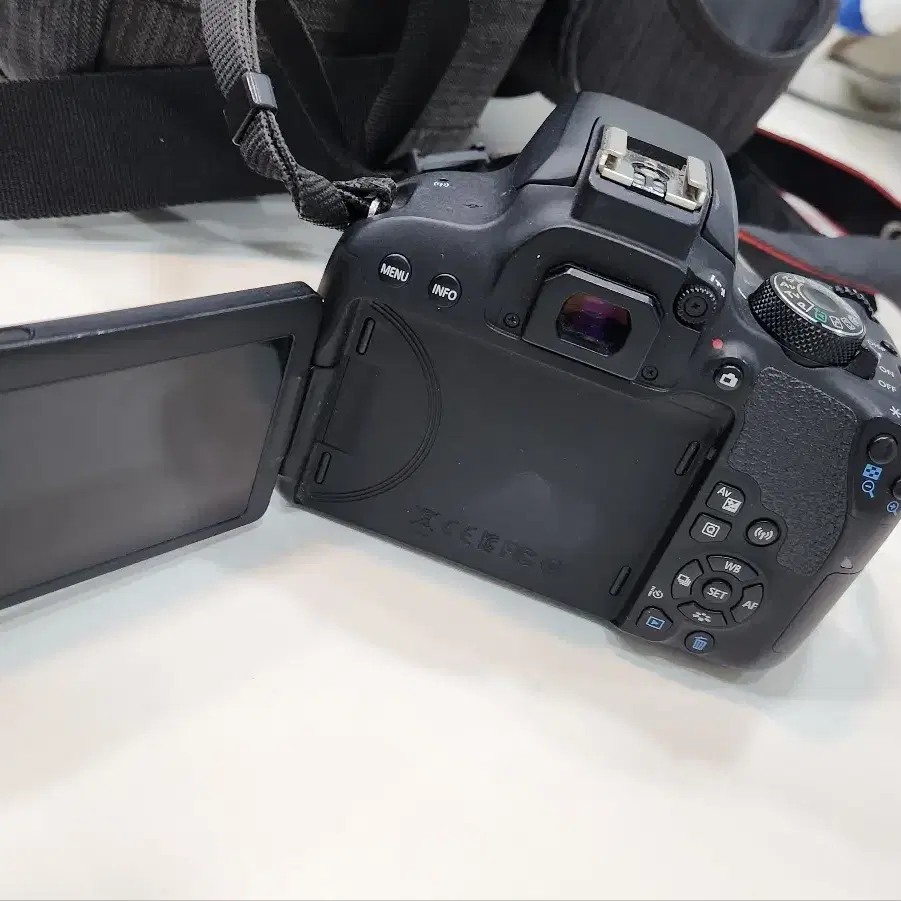 캐논 D600 본체+기본렌즈+배터리2개+가방