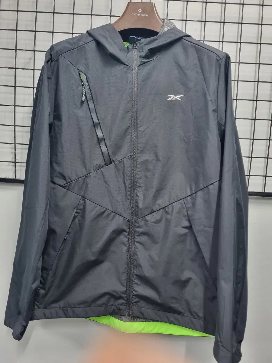 105XL Reebok Hooded Windbreaker.