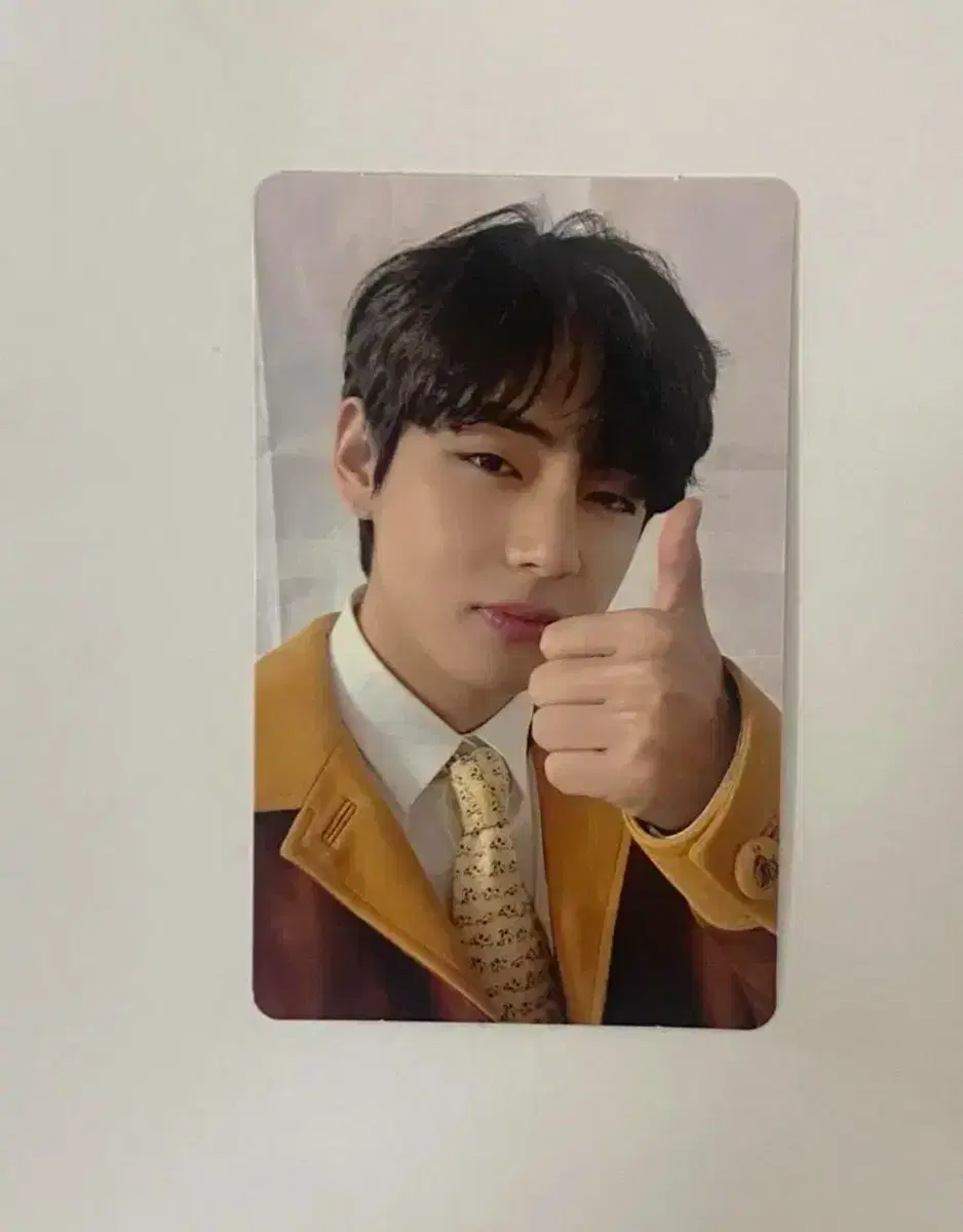 BE Essential weverse pre-order benefit bts v bangtan v kim taehyung photocard wts