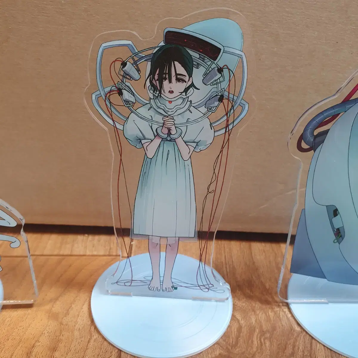 Aste sua sells art garden acrylic stands.