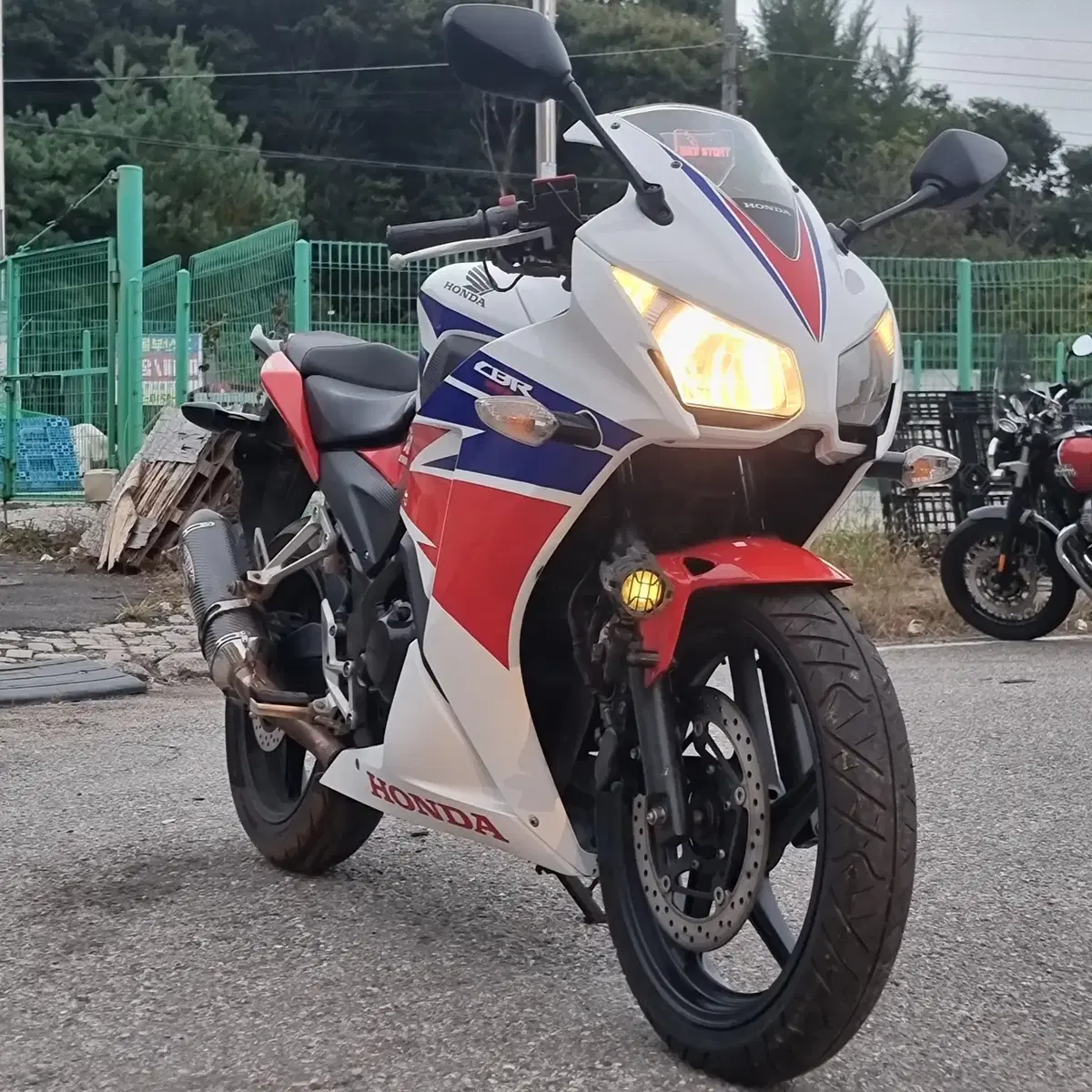 cbr300r 15년식 요시무라 풀배기 구변완료 관리잘된 차량 판매합니다