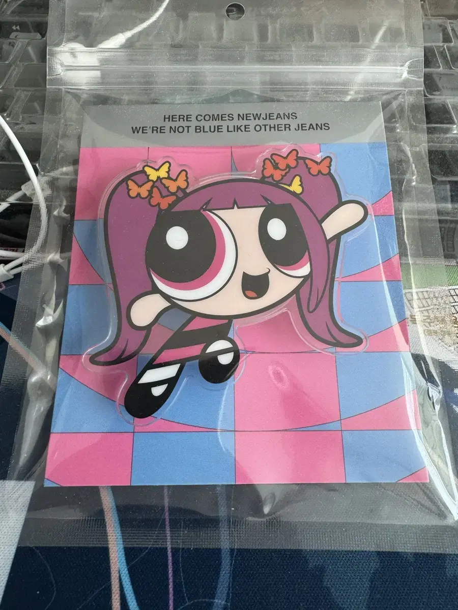 New Jeans Powerpuff Girls hanni unsealed per GripTalk packet