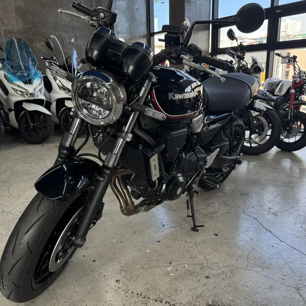 23년식 가와사키 Z650RS (667km) MVR2채널블박 거치대 등