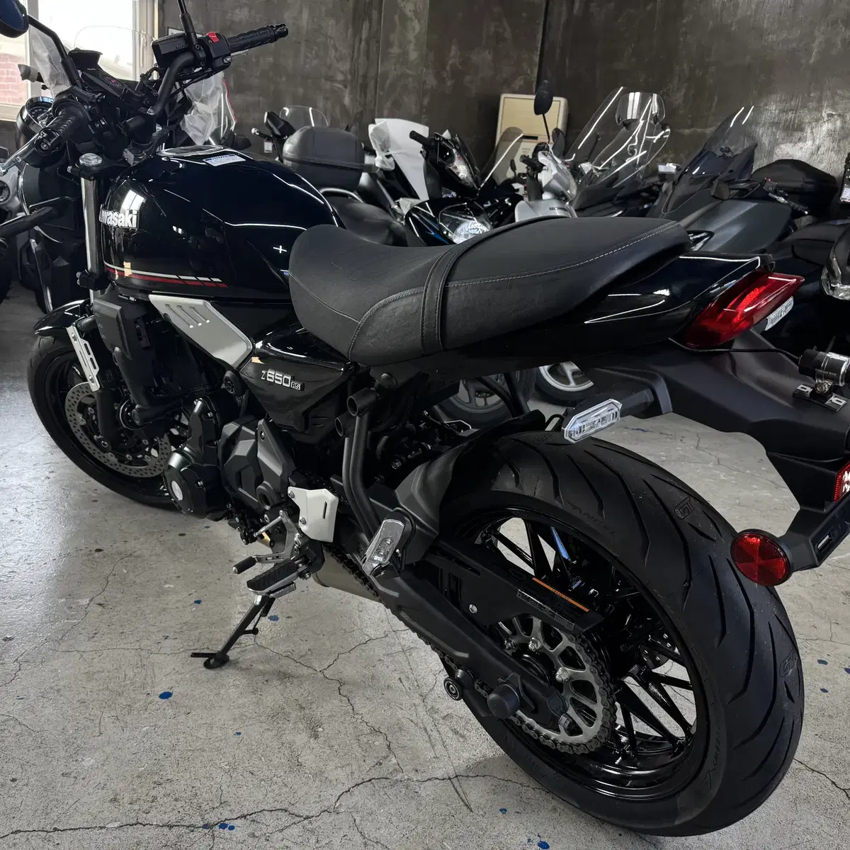 23년식 가와사키 Z650RS (667km) MVR2채널블박 거치대 등