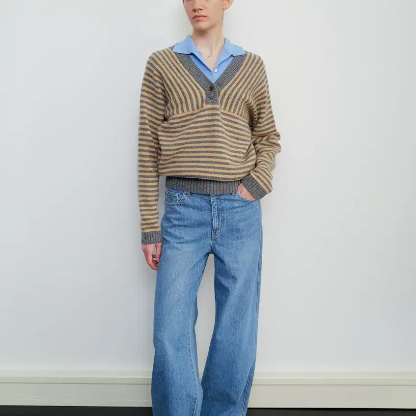 문달 Tar Stripe Knit in Beige