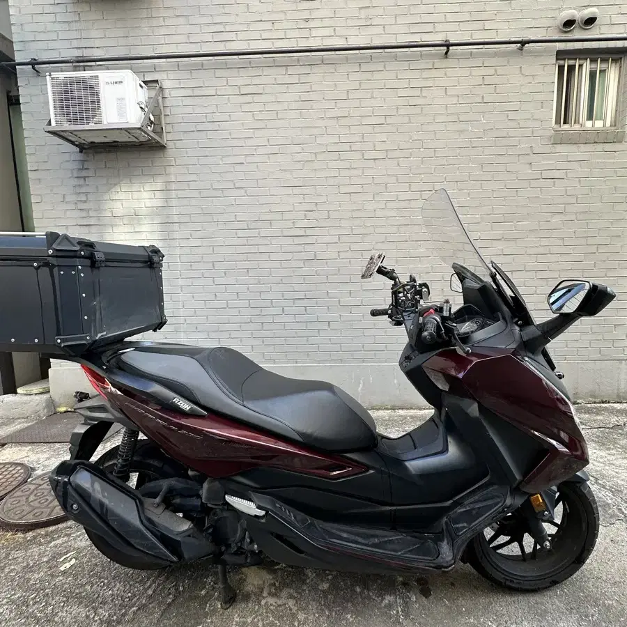 신형 혼다 포르자 350cc 23년식 적은키로수 저렴하게 판매합니다