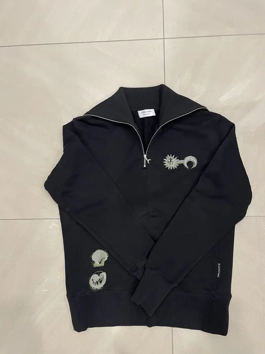 M) Marineser Half Zip Up