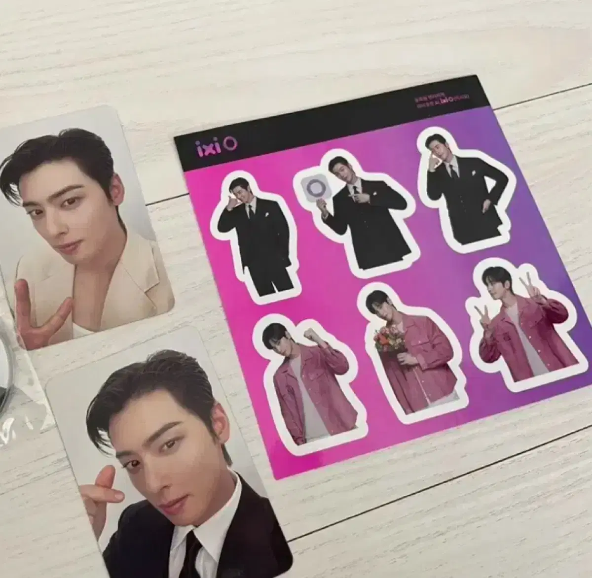 Cha Eunwoo Ixio photocard 2 types + stickers