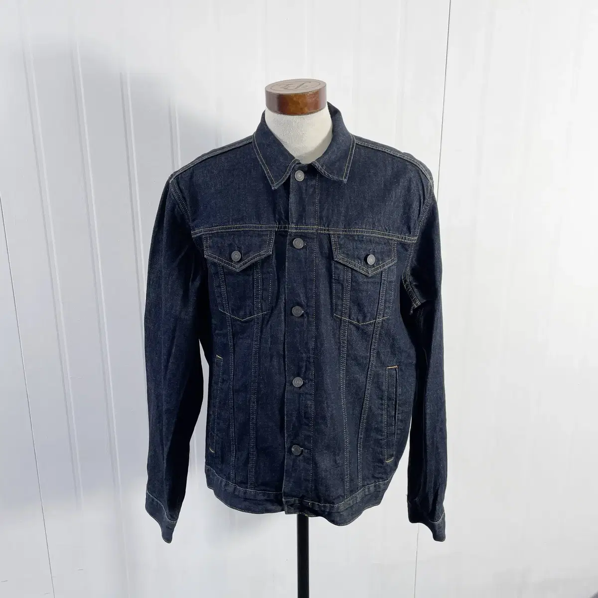 D1 Gap Men's Denim Jacket size 105