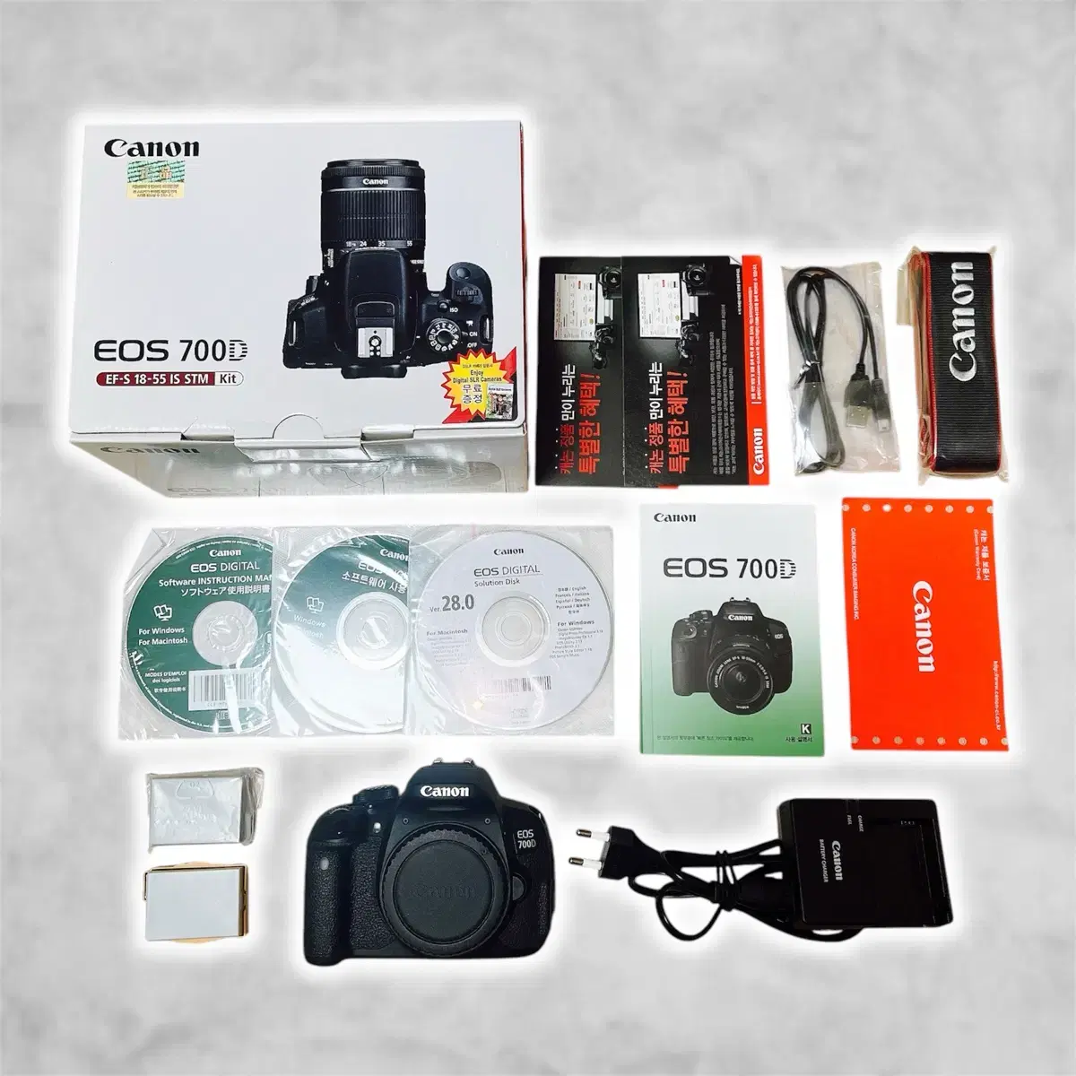 [상태최상] DSLR 캐논 700D 카메라 바디 + 충전기 + 핸드스트랩