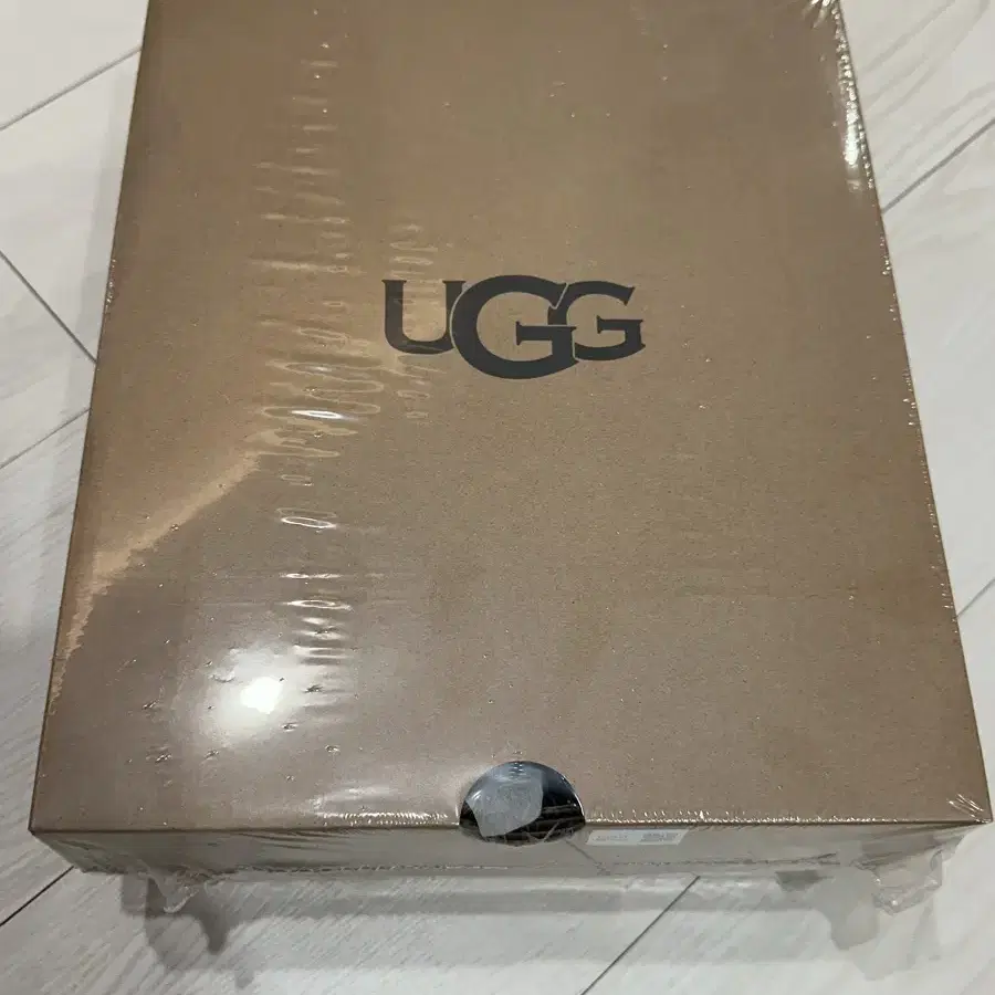 어그 ugg 오즈웨어 230 / 6w 새상품