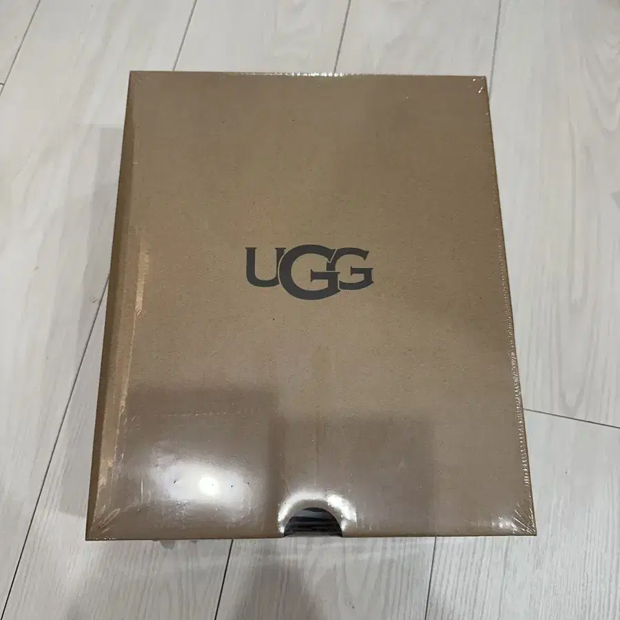 어그 ugg 오즈웨어 240 / 7w 미개봉 새상품