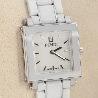 펜디 Fendi 쿼드로 화이트 세라믹 쿼츠 6200L